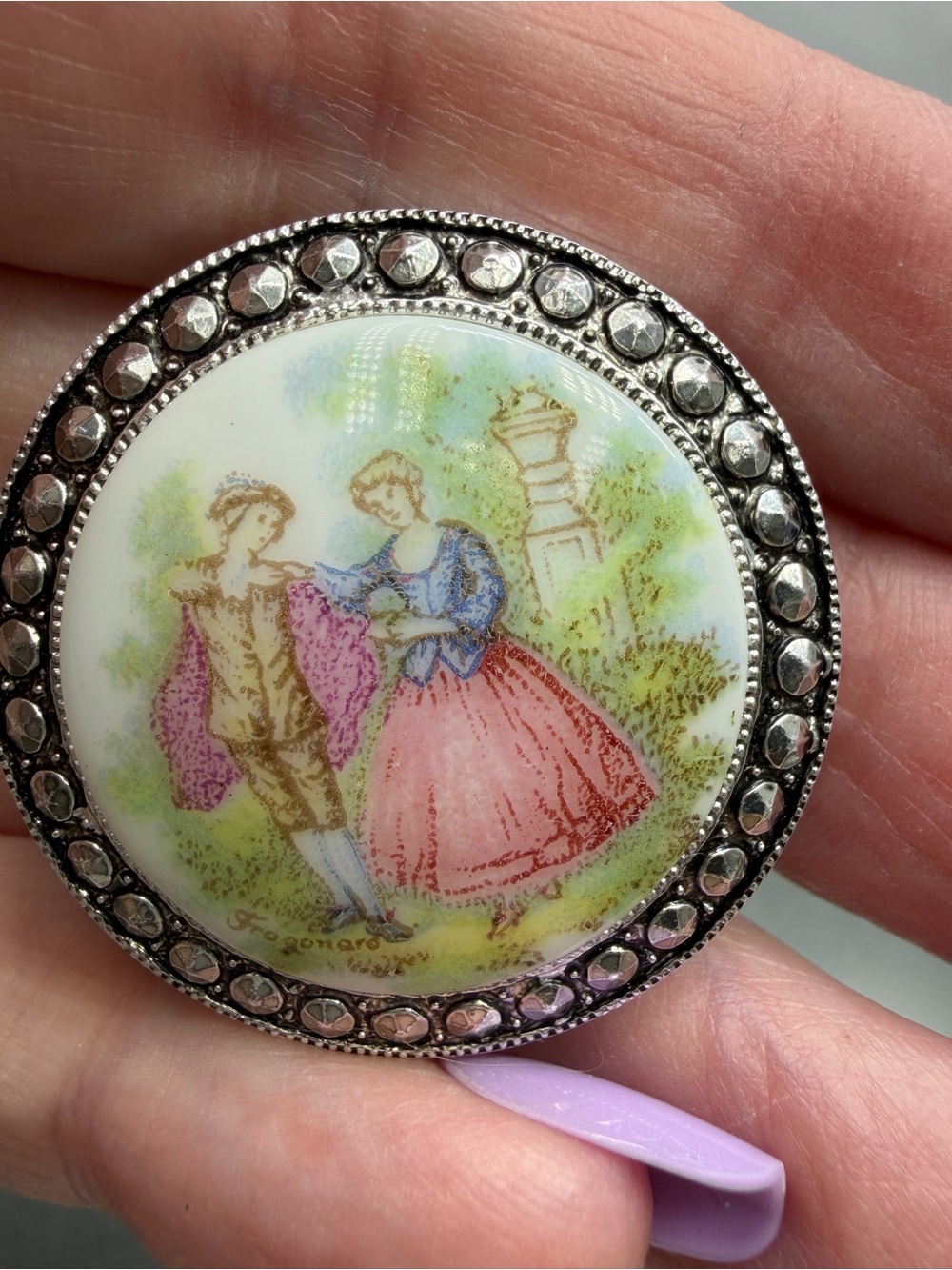 Vintage Courting Couple Scarf Clip